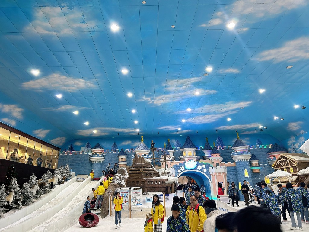 「阿尔卑斯冰雪世界」场内设有多个打卡位（图片来源：小红书@麦豆粒子）