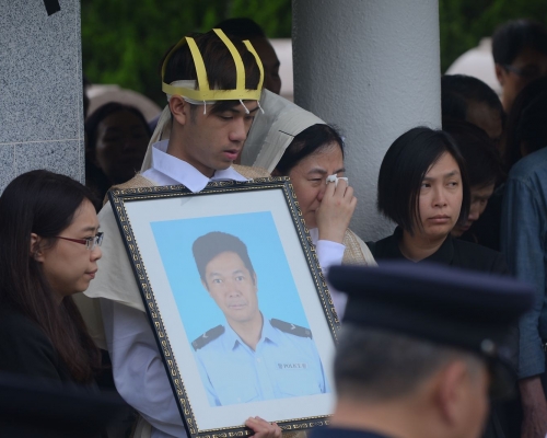 林海雲安葬浩園。