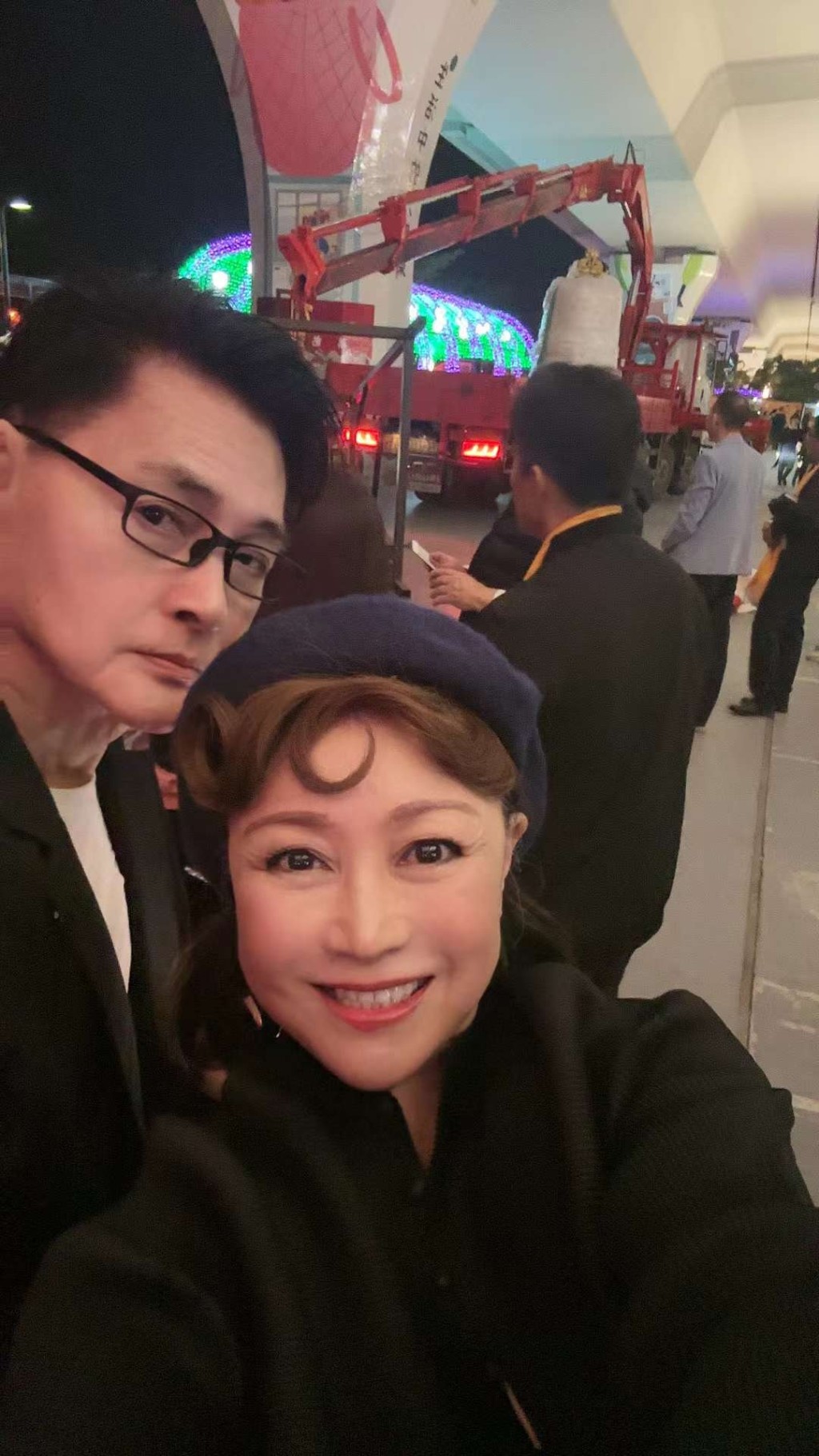 顾冠忠与陈靖允婚后好恩爱。