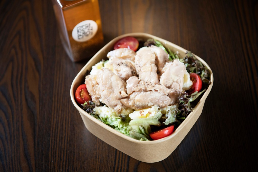 燒雞煙肉薯仔沙律$44，材料豐富，整體感覺輕盈但飽肚。