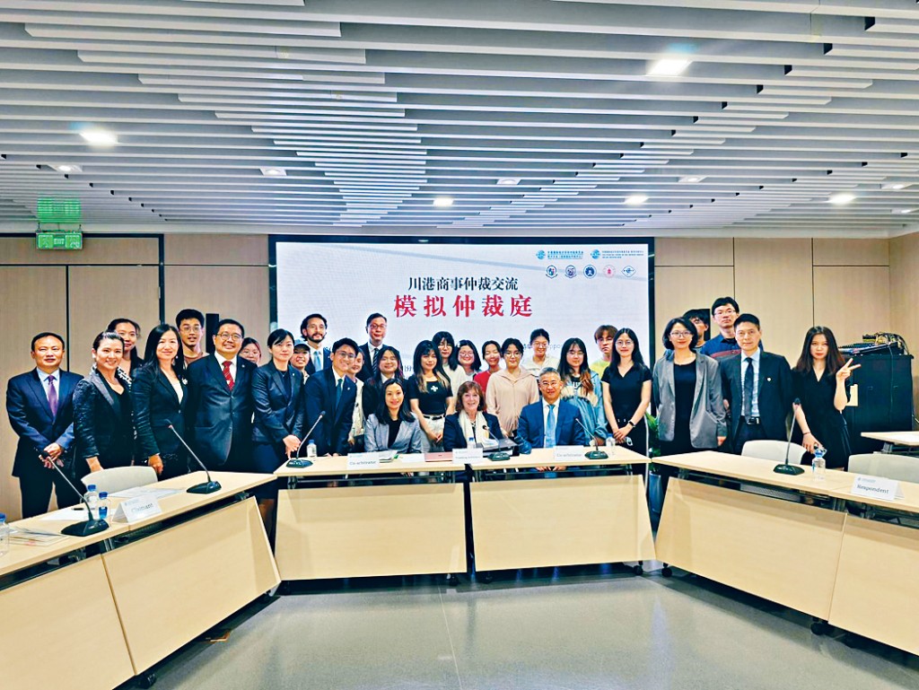 大律師公會訪問四川,成員來自公會的執委會、內地事務委員會常委會、仲裁委員會及調解委員會。