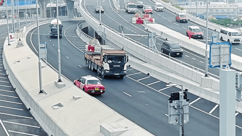 駕駛違例在道路上每天都發生,但近年逆綫行車好像成為了「潮流」 駕駛違例在道路上每天都發生,但近年逆綫行車好像成為了「潮流」