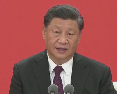 习近平出席大会并发表讲话。有线电视截图