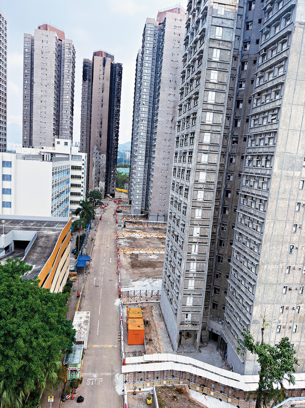 大埔宏福苑七座大厦的居民今日起分批上楼执拾。