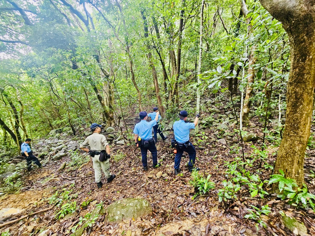 西貢分區人員今日展開陸空反爆竊行動。警方提供 西貢分區人員今日展開陸空反爆竊行動。警方提供