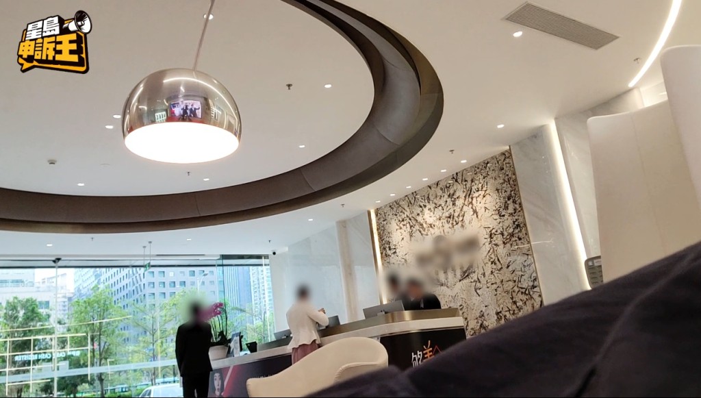 該醫院裝潢氣派十足，有一定規模。