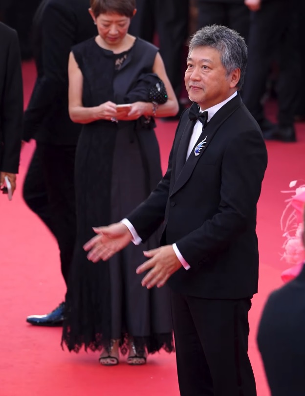 日本名導是枝裕和亦有出席開幕禮，其新作《箱中的羊》亦有參加影展主競賽單元。（YouTube截圖）