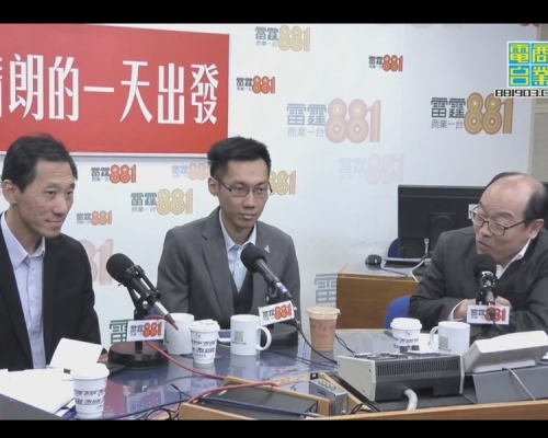 左起:姚松炎、袁海文、馮檢基