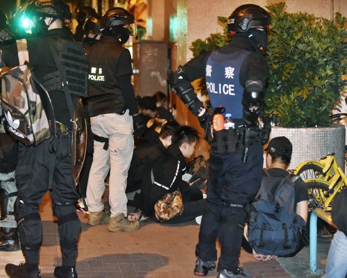 警方拘捕多人。