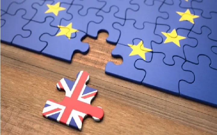 2016年英国就脱欧展开公投，并于翌年正式启动脱欧程序。