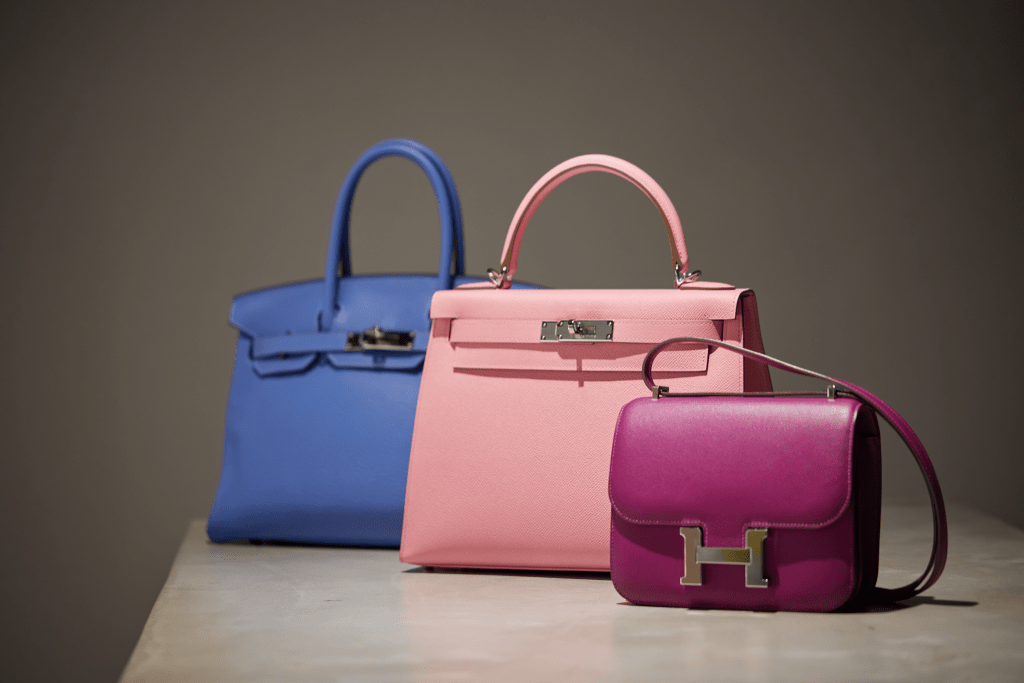 目前Hermès有3款手袋公認特別難買，就是最經典「愛馬仕BKC」，分別是Birkin、Kelly和Constance。