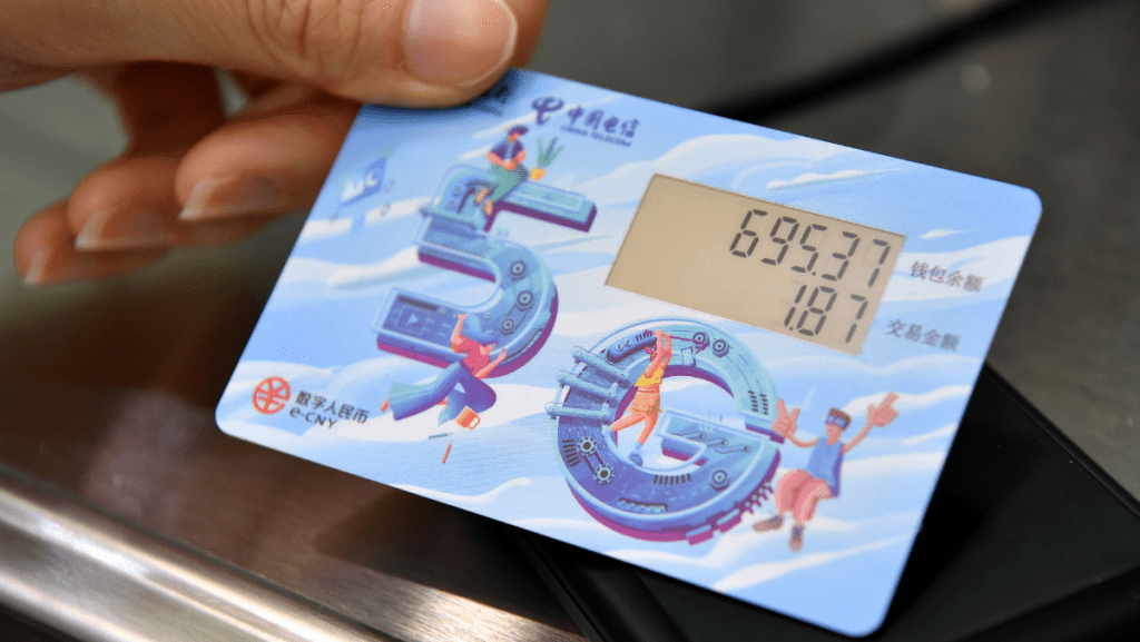 內地多地亦推出數字人民幣「硬錢包」，可憑實體卡在商戶拍卡，以數字人民幣消費。