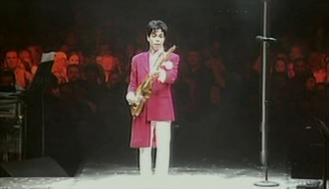 Prince 于2004年《Musicology Tour 2004ever》 巡演中所穿外套