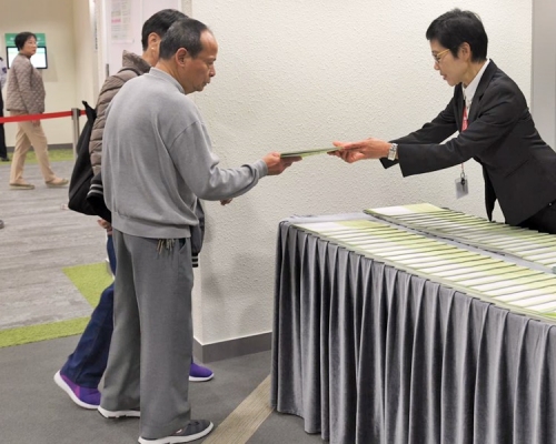 「綠置居」申請表今日起派發。