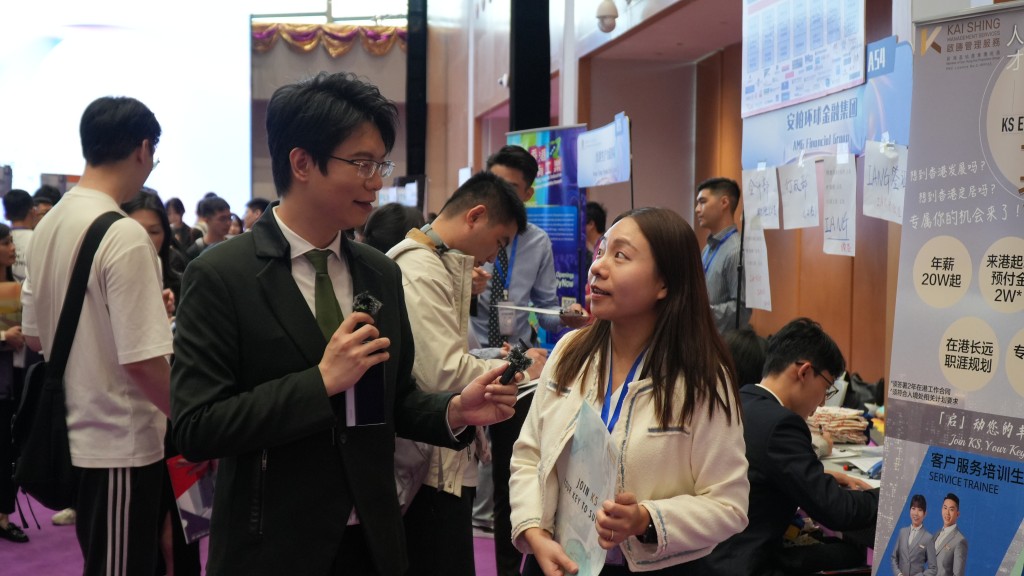 郭俊峯指53%「高才通」申請續期，反映他們選擇繼續留港發展，形容數字合理並符合政府預期。