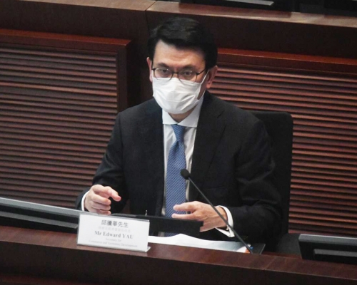 有議員憂星港旅遊氣泡旅客增感染風險,邱騰華指,會鼓勵旅客來港安裝「安心出行」程式。
