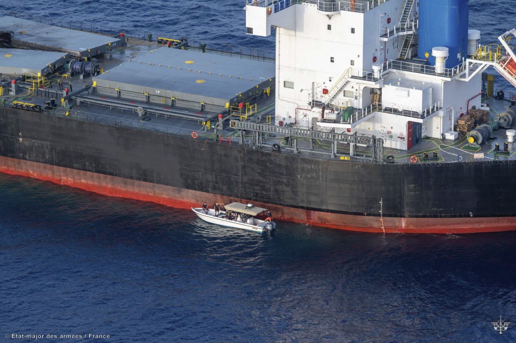 胡塞袭击悬挂马绍尔群岛国旗的散货船「Laax号」。美联社