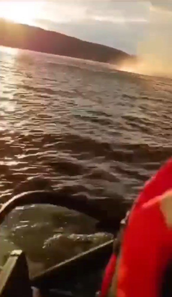 攝影師在海上遇上水龍捲。網上截圖