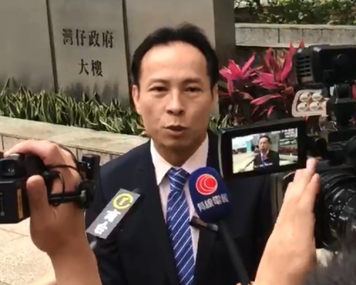 海關發言人版權及商標調查科監督方永佳歡迎法庭的裁決。郭止晅攝