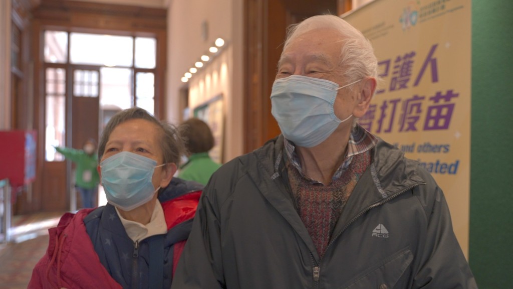 80歲的胡先生及太太認為流程順暢。港大圖片