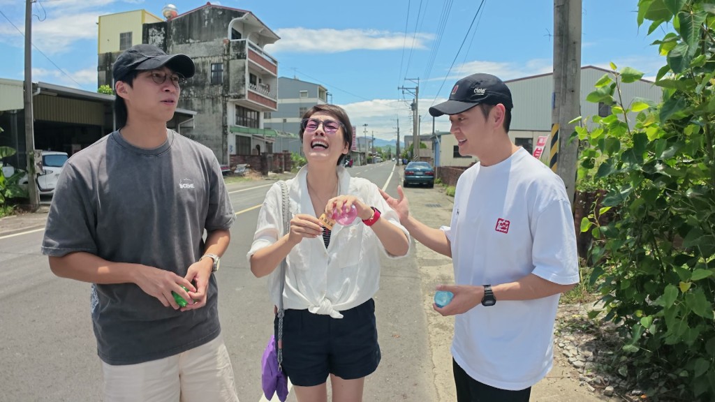 主持江美儀、吳業坤與張振朗三人齊齊奔赴台灣台南,準備挑戰地道特色的銅板美食。 主持江美儀、吳業坤與張振朗三人齊齊奔赴台灣台南,準備挑戰地道特色的銅板美食。