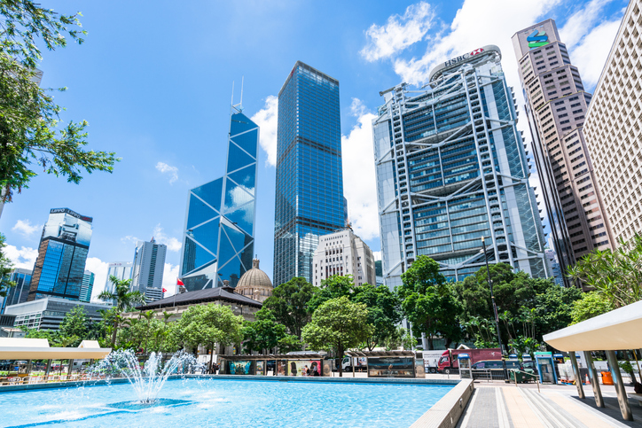 香港應發揮背靠內地的優勢，配合「30/60」雙碳目標，加速發展成為國際綠色科技及金融中心。