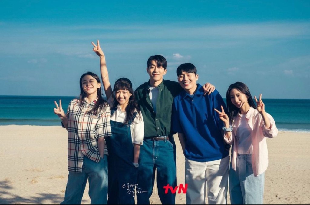金泰梨（左二）主演的《二十五、二十一》，入圍最佳劇集、女主角、男新人等獎項。