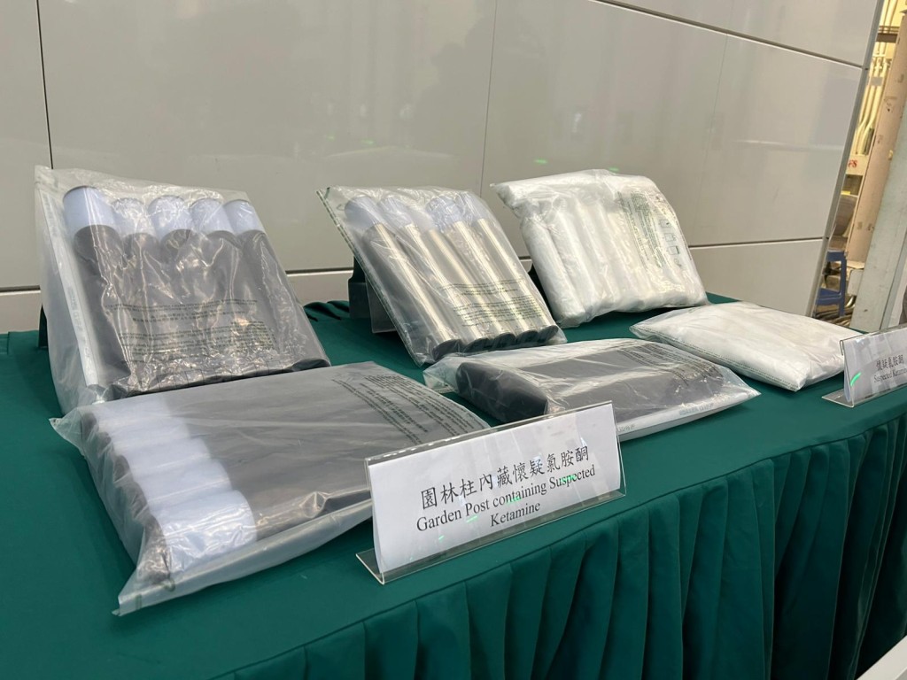 兩人在葵涌收到包裹後再帶到牛頭角交收。曾志恒攝