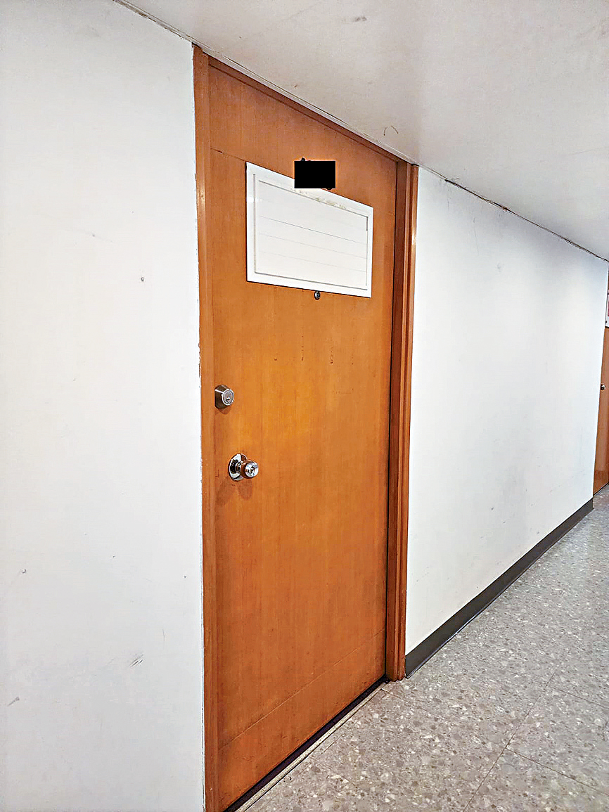 「香港手作」蛋捲的委託方是「香港保X」，登記地址是會計師事務所。