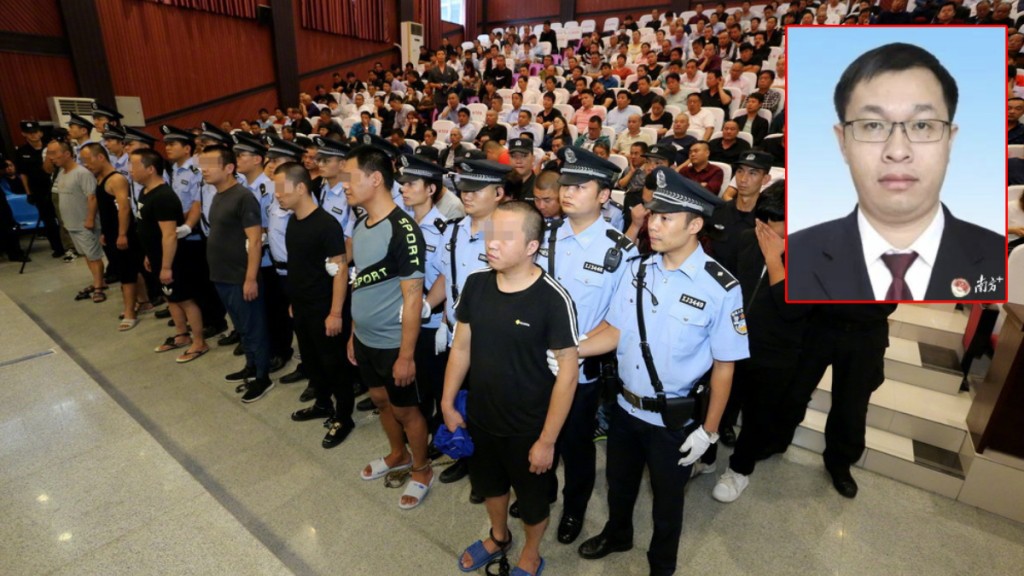 梅州中級法院日前審理羅某峰等人涉惡案時,王浩(小圖)一度情緒失控「爆粗」。