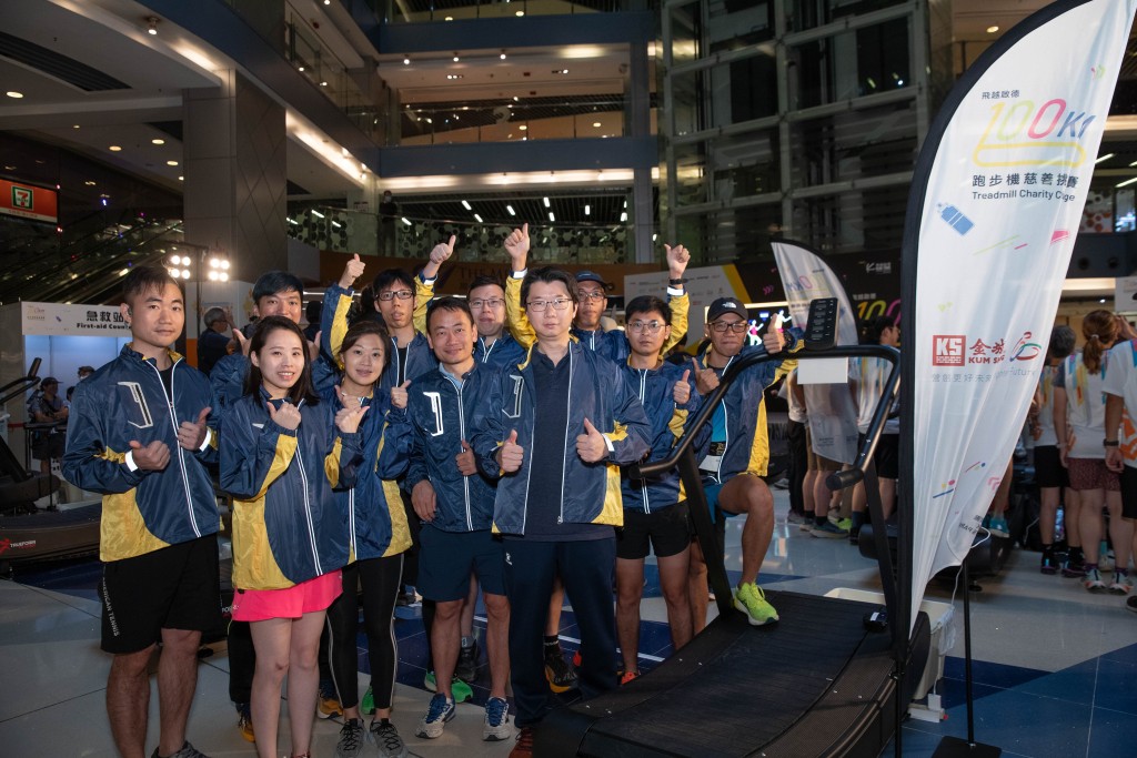 金城营造集团副主席王绍基太平绅士亲身率领员工全力支持飞越启德主办的「100KM跑步机慈善挑战赛」，推动身心健康及可持续发展。