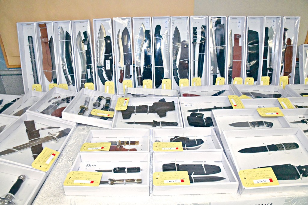 檢獲的奇特武器以利刀為主。