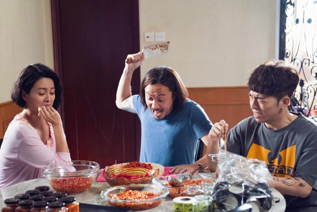 前作《闔家辣》以家庭喜劇包裝。 前作《闔家辣》以家庭喜劇包裝。