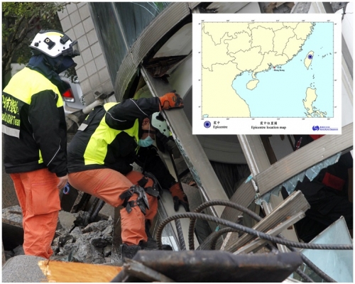 救援人員仍分秒必爭地搜救失蹤者,小圖為震中位置圖。 AP