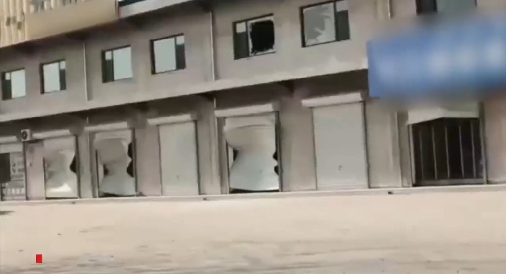 建築物玻璃被震碎。
