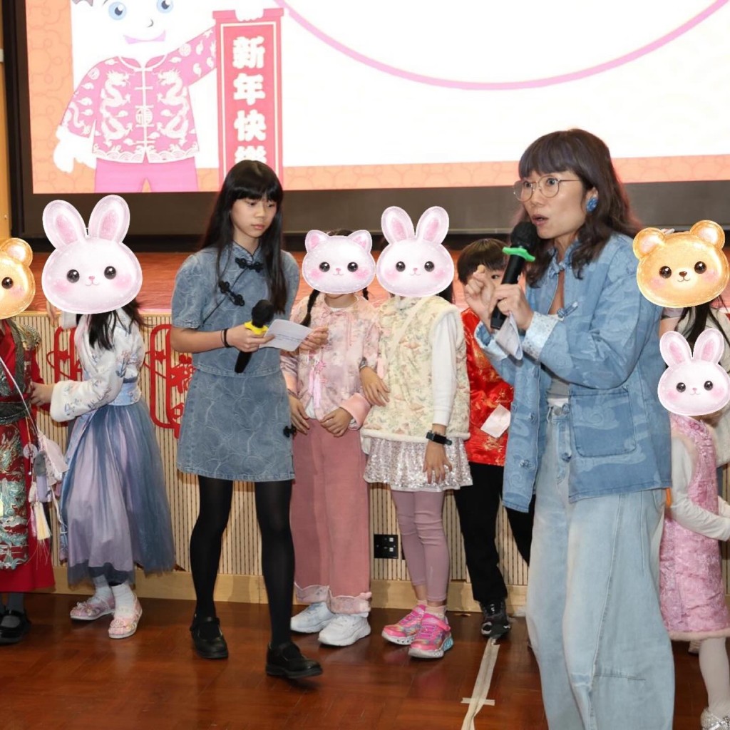 陳心怡與女兒母女檔主持活動。