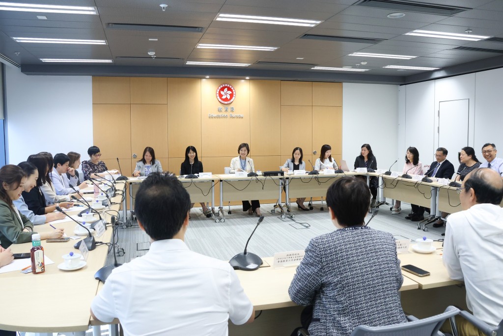 出席會議的業界代表均支持教育局的嚴厲打擊行動。(圖片來源：蔡若蓮FB)