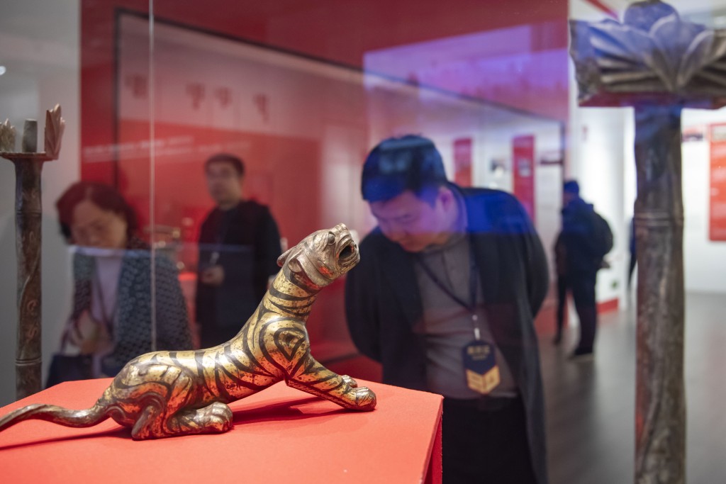 南京博物院過去展出江蘇盱眙大雲山江都王陵的錯金銅虎。中新社 南京博物院過去展出江蘇盱眙大雲山江都王陵的錯金銅虎。中新社