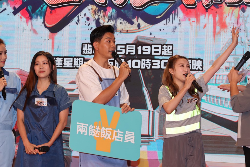 龔嘉欣指視后獎座近日才刻好名放在家中,澄清目前TVB仍是經理人。 龔嘉欣指視后獎座近日才刻好名放在家中,澄清目前TVB仍是經理人。