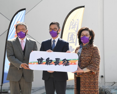 籌委會召集人梁唐青儀(右)。