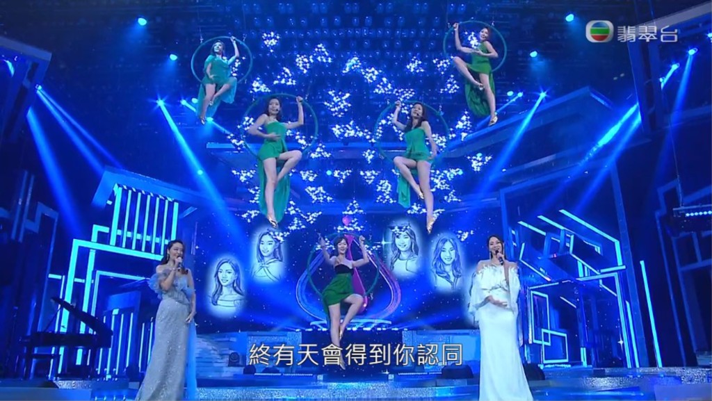 由向海嵐和朱晨麗的綠組打頭陣出場。