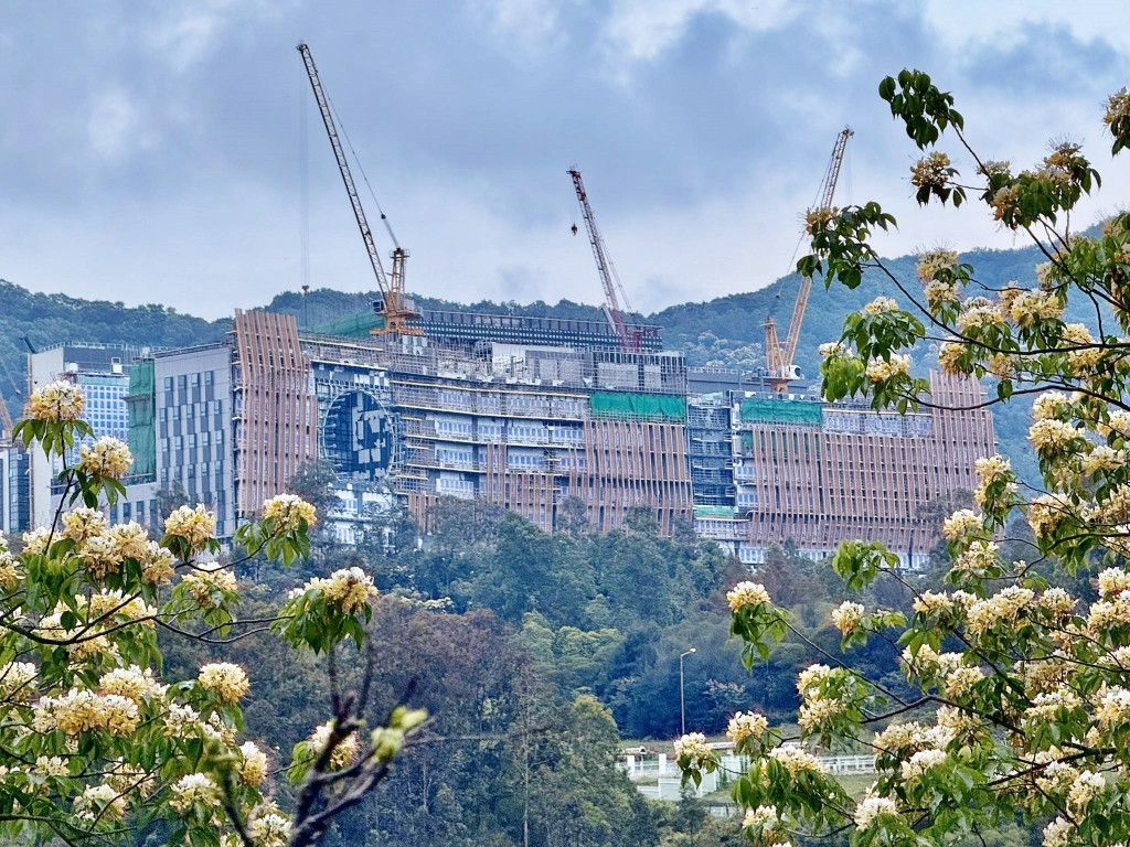 街坊知道這是興建中的香港中醫醫院。fb「將軍澳主場」截圖 街坊知道這是興建中的香港中醫醫院。fb「將軍澳主場」截圖