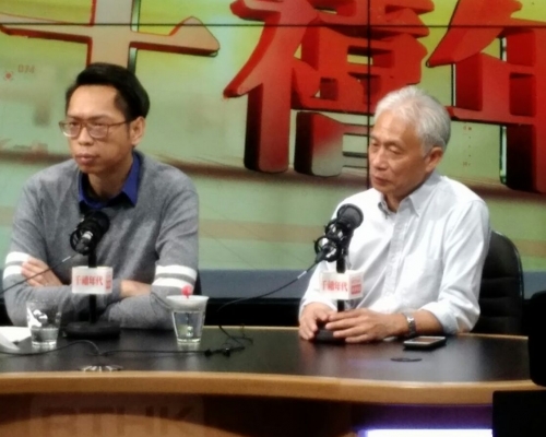 立法会议员陆颂雄(左)及梁耀忠。