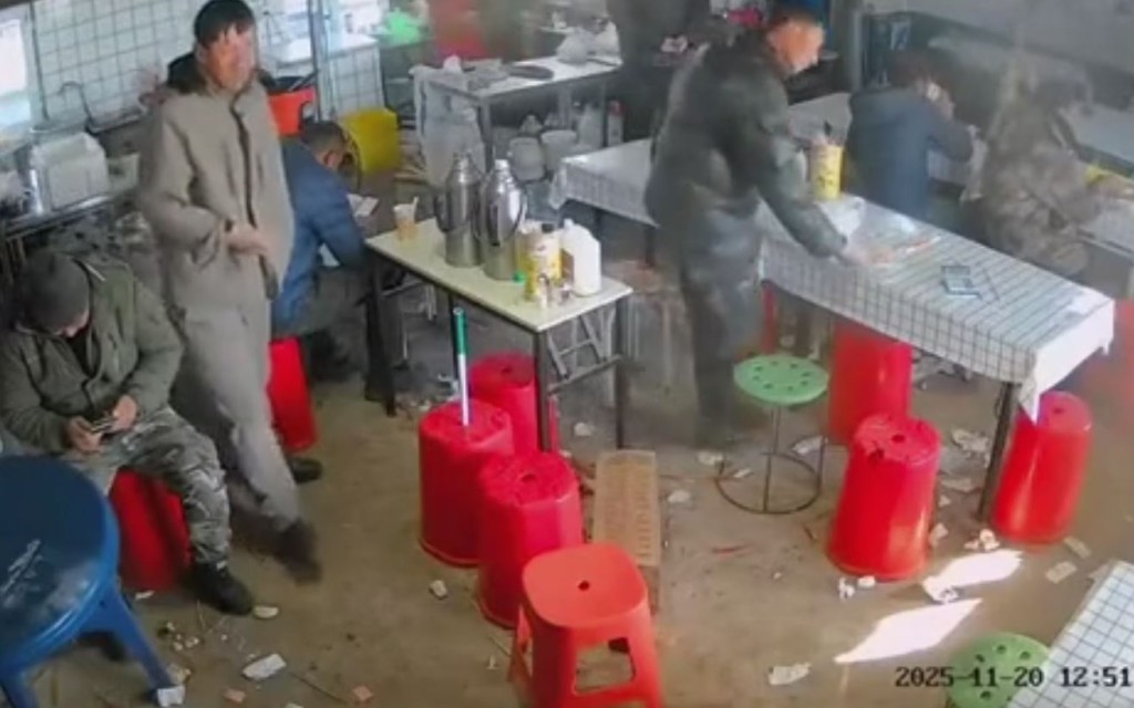 內蒙古有牛隻發狂衝入餐館大肆破壞。抖音