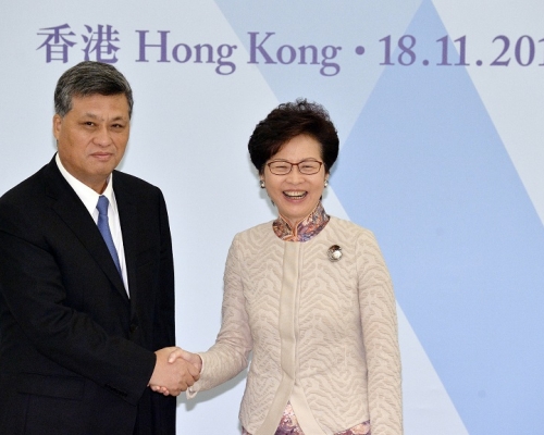 馬興瑞（左）指要攜手港澳建設國際一流灣區和世界級城市群。資料圖片