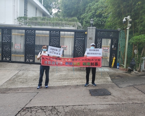 有市民拉橫額示威。 蔡楚輝攝