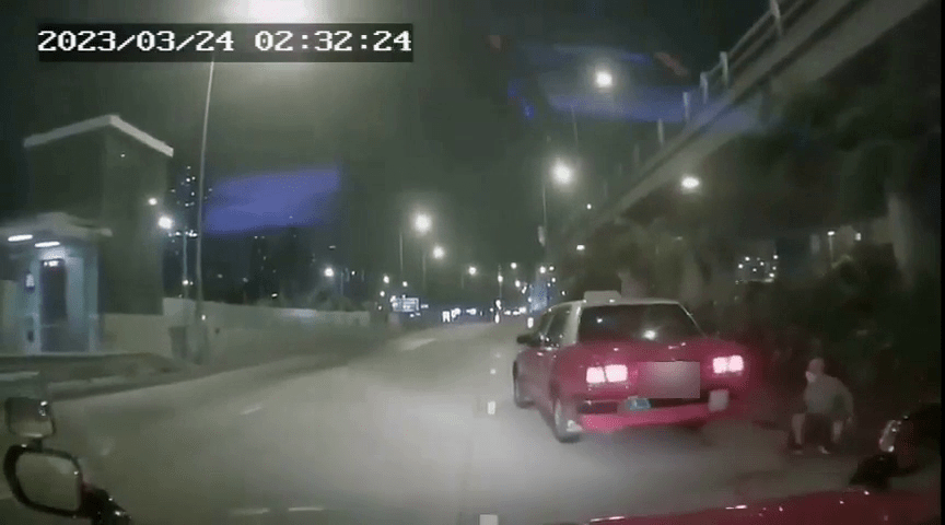 前車司機滾落馬路。網上片段