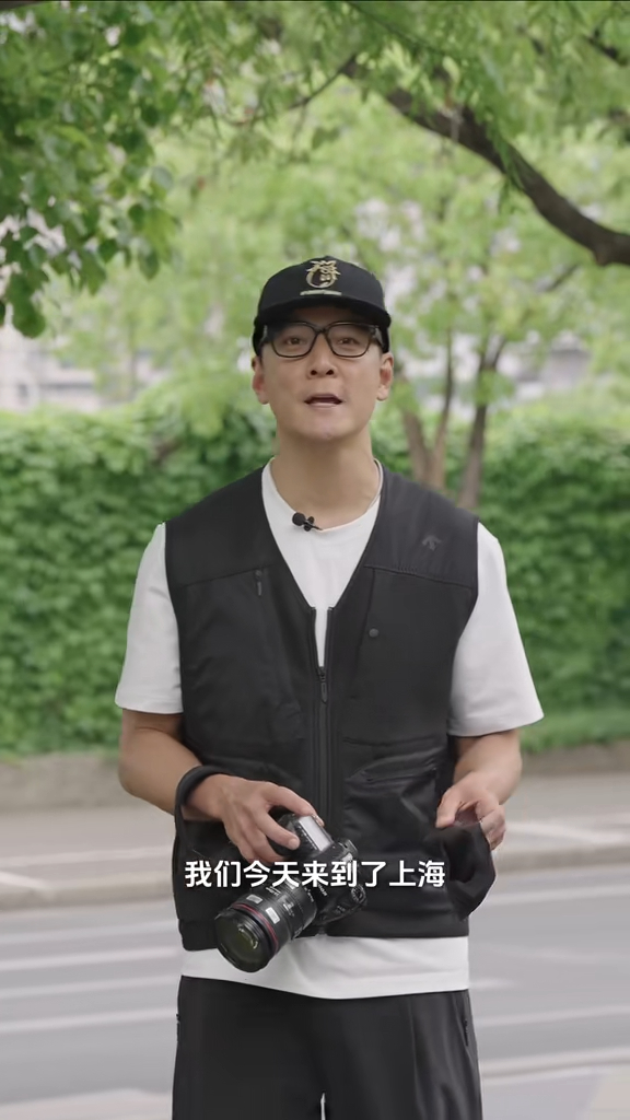 吳彥祖近日在抖音上載新片,嘗試做街拍。 吳彥祖近日在抖音上載新片,嘗試做街拍。