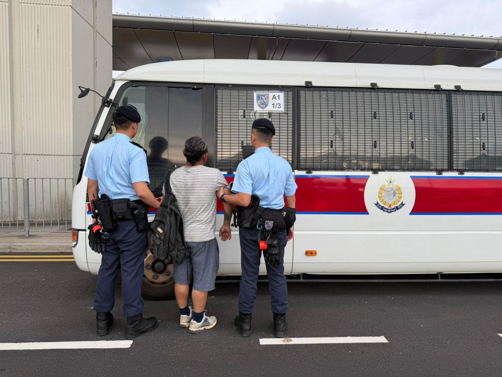 行動中,人員共拘捕31人。警方圖片 行動中,人員共拘捕31人。警方圖片
