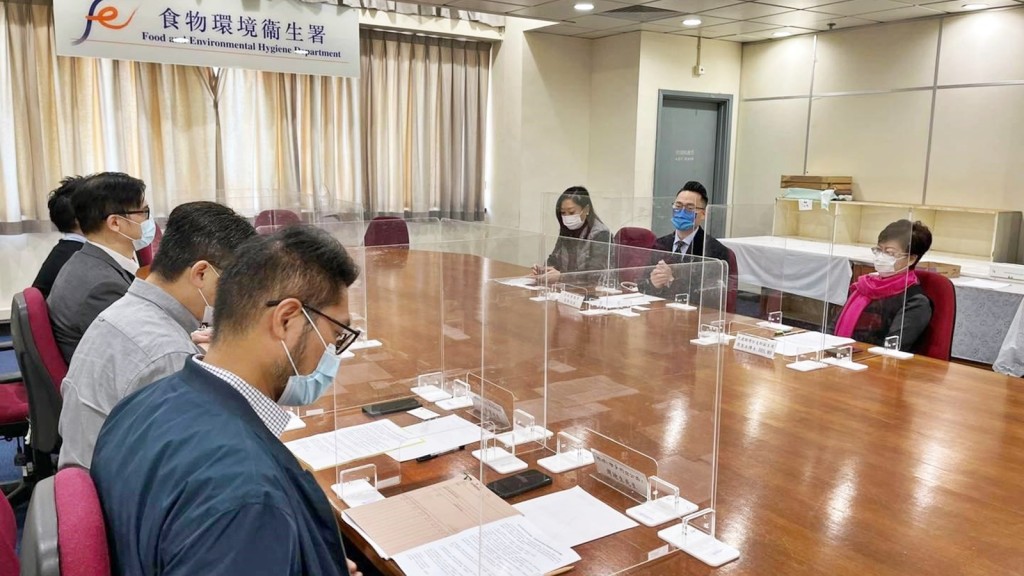 梁熙在會上提出除要加強執法，亦需加強教育及宣傳。